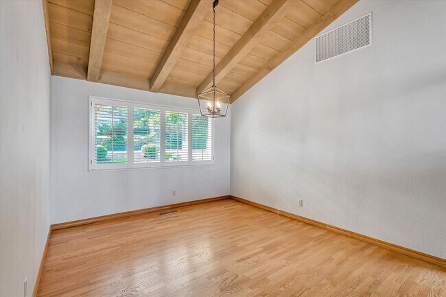 Building Photo - Tri-Level Home in Los Gatos