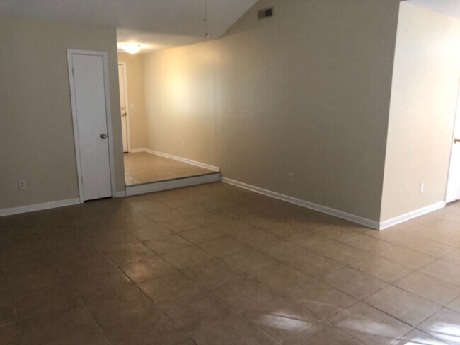 Building Photo - Single story ranch with 2 car attached gar...