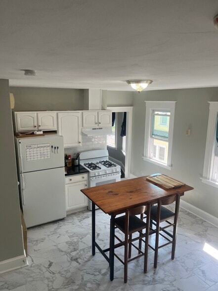 Building Photo - 39 Maplewood Ave