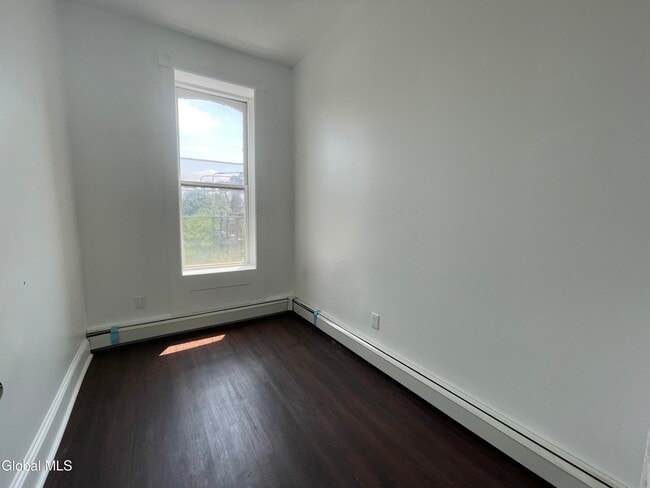 Building Photo - 475 S Pearl St