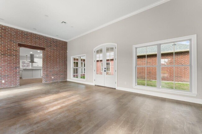 Building Photo - 4150 Primrose Dr