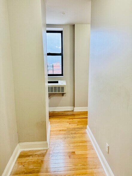 Building Photo - 45 S Broadway