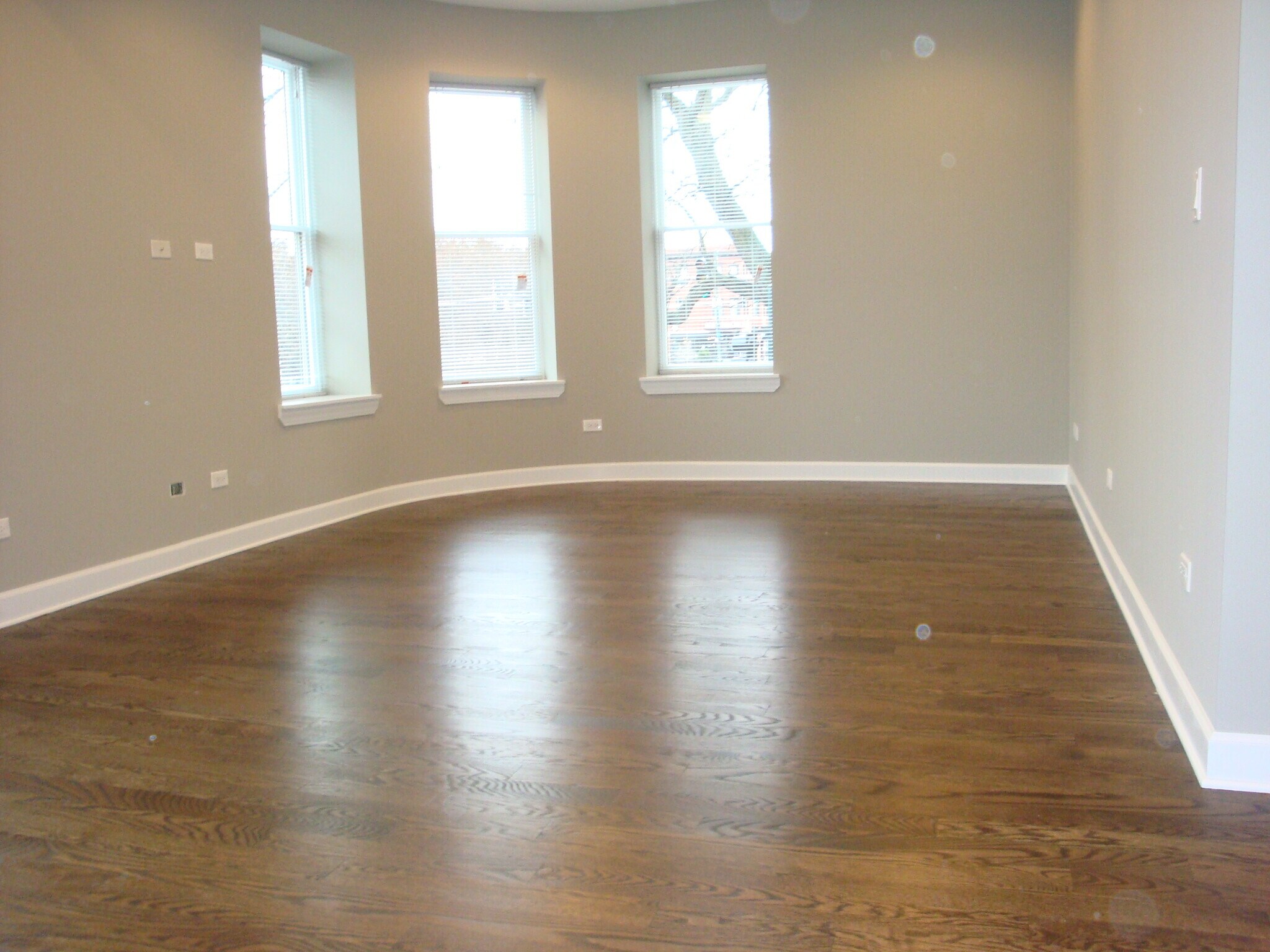 Living room - 2800 W Logan Blvd