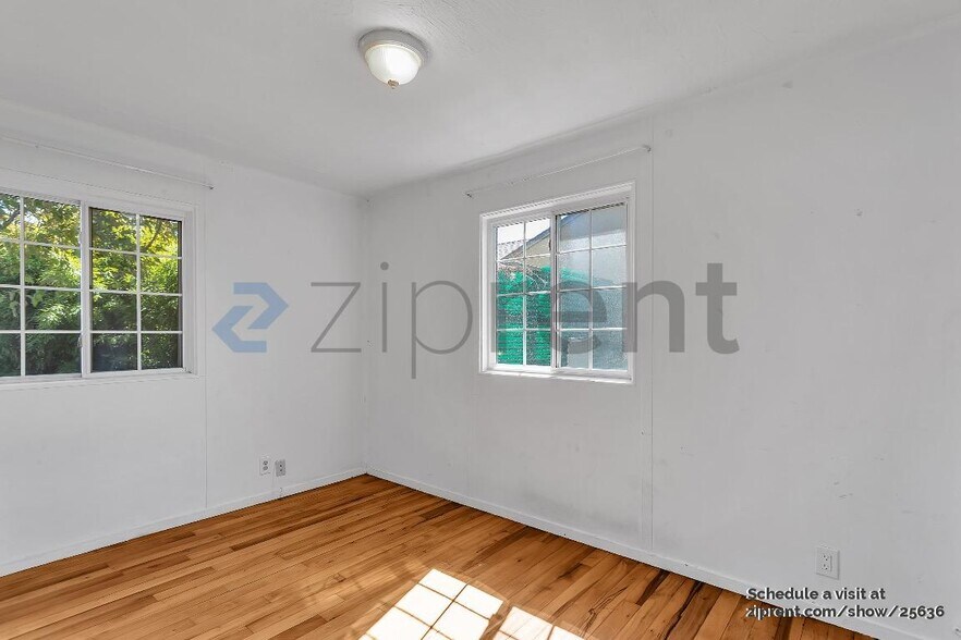 Building Photo - Unit