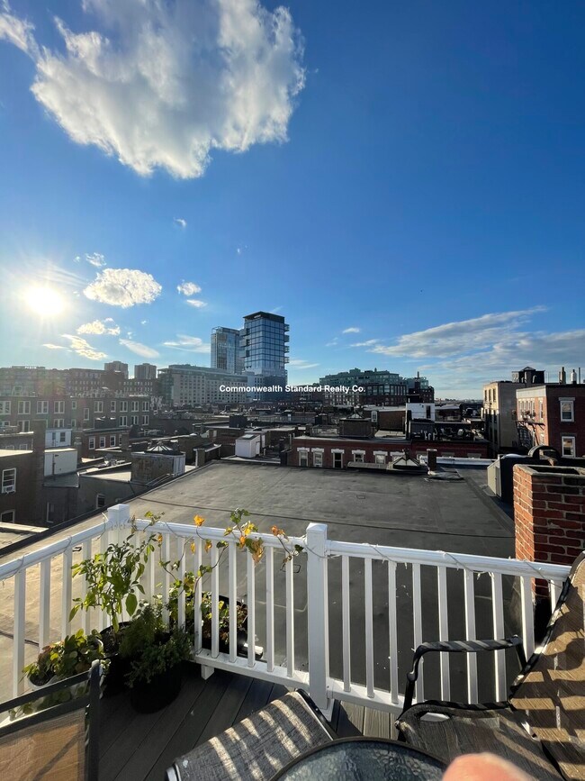 Building Photo - 152 Salem St