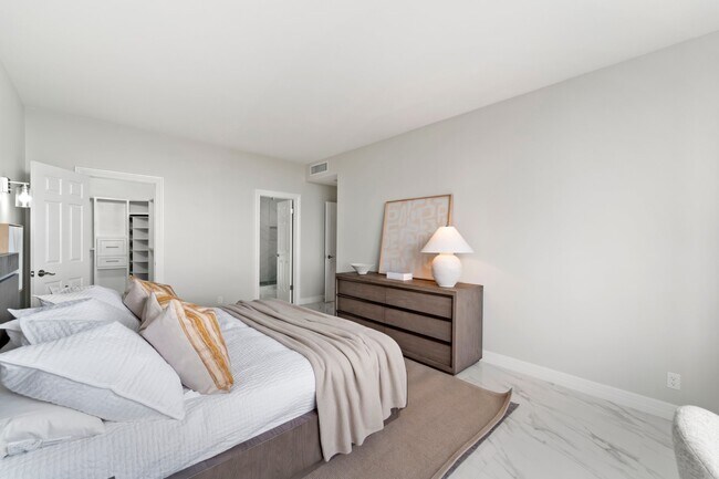 Building Photo - 651 Bering Dr