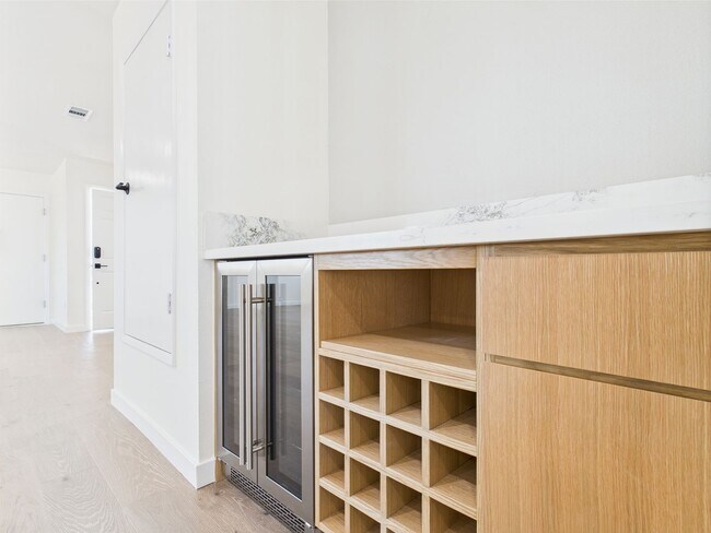 Building Photo - Modern Luxury 3x2 home in the Heart of Vista