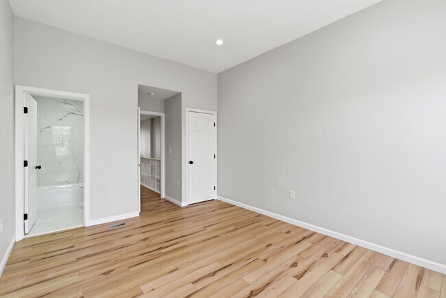 Building Photo - 2427 Ashland Ave