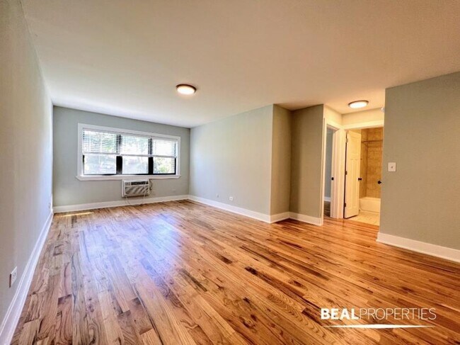 Primary Photo - 1 bedroom in HIGHLAND PARK IL 60035