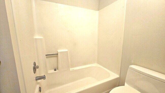 Building Photo - "Charming 2-Bedroom 1 bath Condo with 1000 Sq Ft of Comfort in Plymouth, MN!"