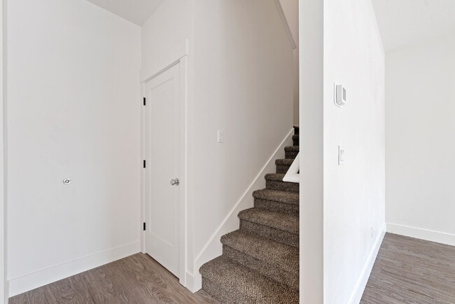 Building Photo - "Discover Comfort & Style: Spacious 3-Bed,...