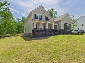 Building Photo - Stunning 5 Bedroom 4.5 Bathroom Located in...