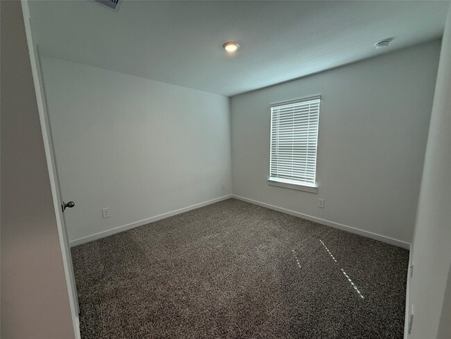 Building Photo - 10325 Sylvan Wds Trl