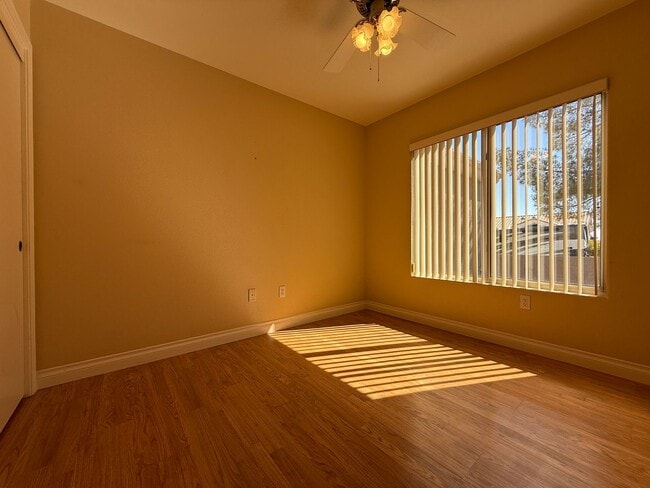 Building Photo - Spectacular furnished 2 bedroom townhouse ...