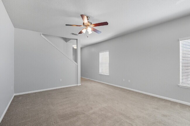 Building Photo - Large 4 bed, 2.5 bath Home in Meadows of K...
