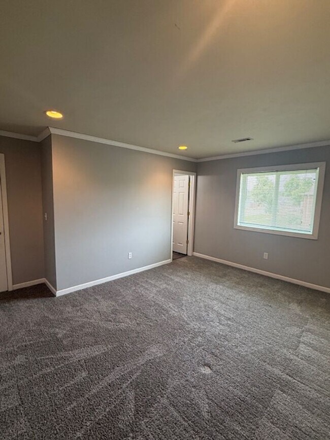 Building Photo - 142-156 Goldenrod