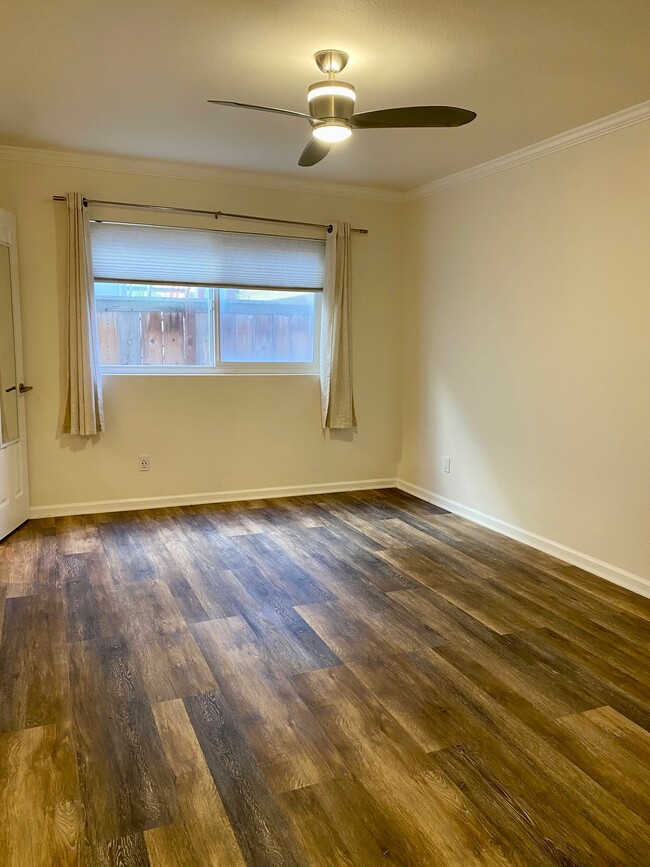 Building Photo - 4424 Altadena Ave