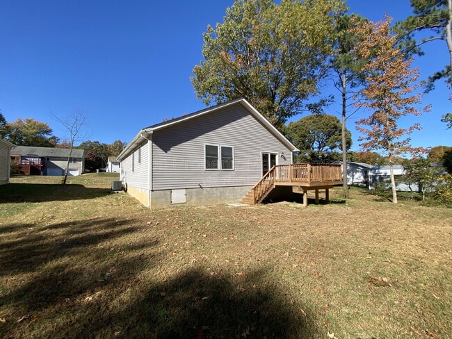 Building Photo - 77 Lakeview Dr