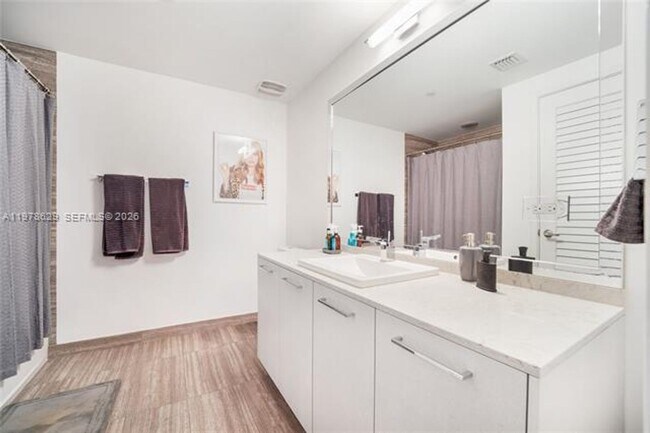 Building Photo - 1010 Brickell Ave