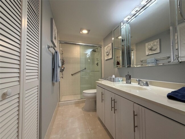 Building Photo - 2304 Lucaya Ln