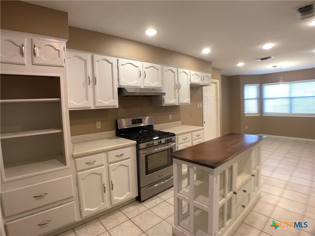 Building Photo - 826 Timber Dr