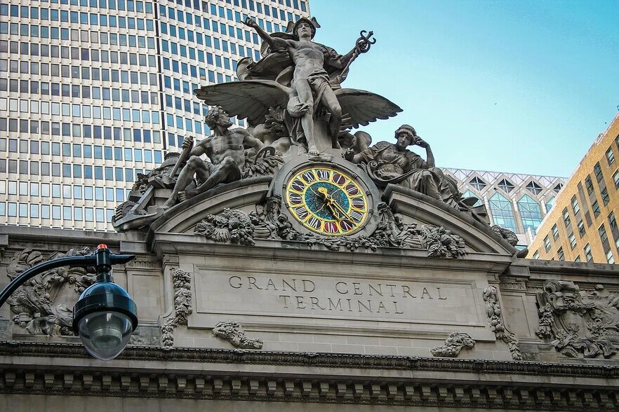 Building Photo - 138 E 38th St