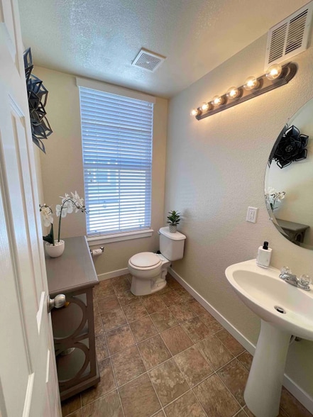 Building Photo - 9505 E 107th Pl