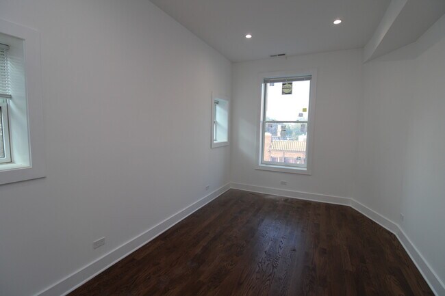 Building Photo - 1440 N Milwaukee Ave