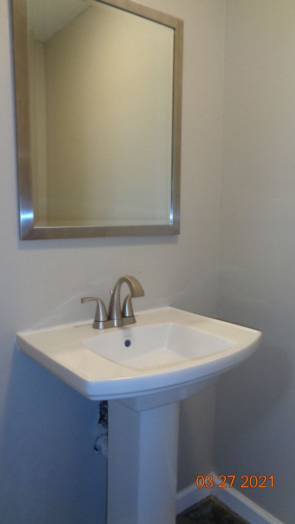 Building Photo - Centrally Located Fort Walton Beach Home with Great Base Accessibility!