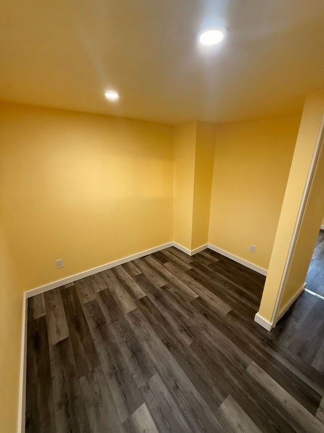 Building Photo - Pet friendly, Cozy 2bdrm 1 bath