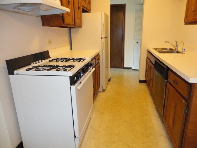 Building Photo - 1446 Carriage Ln