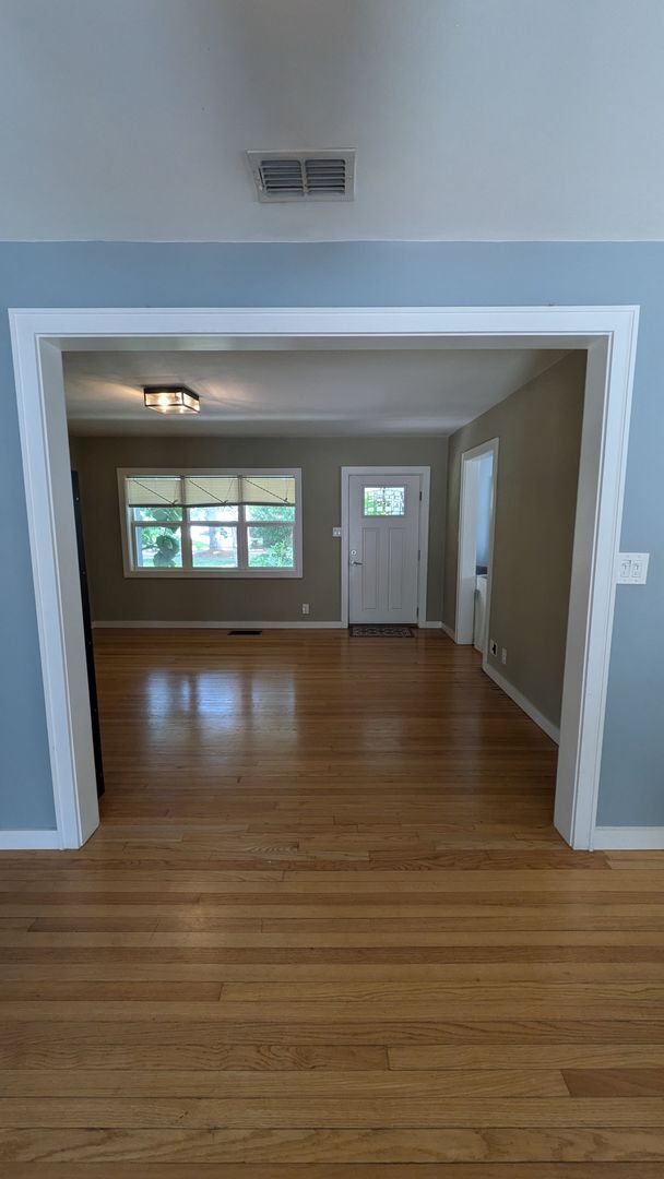 Building Photo - Charming two bedroom one bath cottage with...