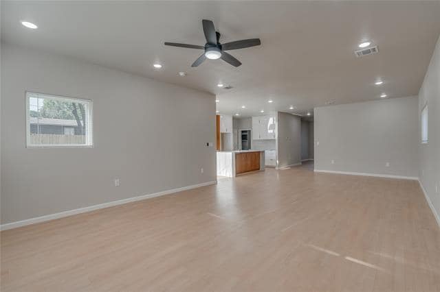 Building Photo - 1855 Highland Dr E