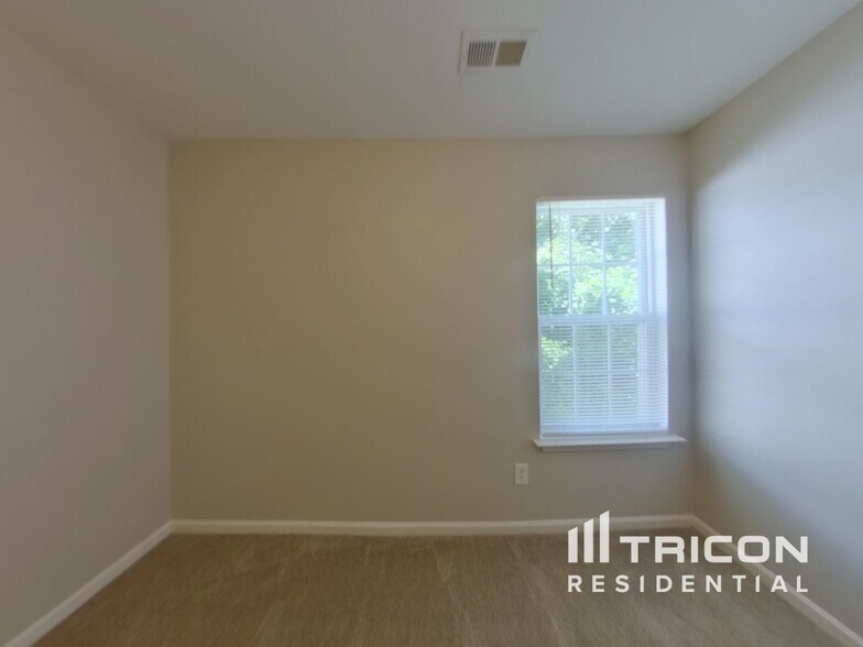 Building Photo - 4827 Canipe Dr
