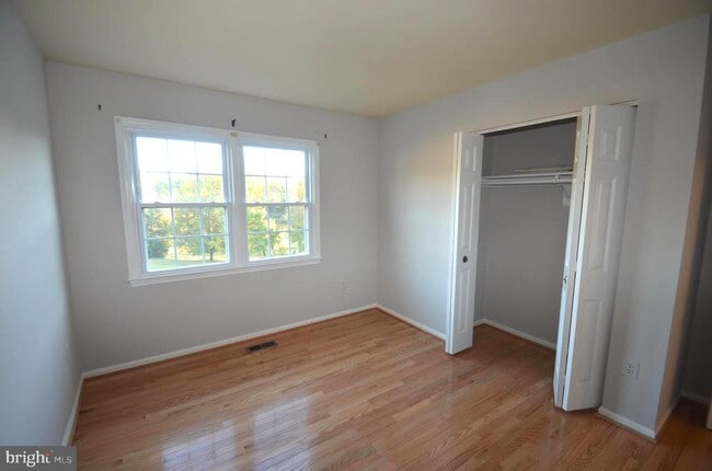 Building Photo - 5748 Lakeside Oak Ln