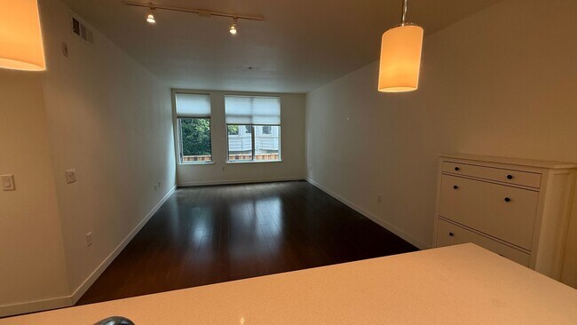 Building Photo - EPIC REA- Lower Pac Heights - Condo w/Parking