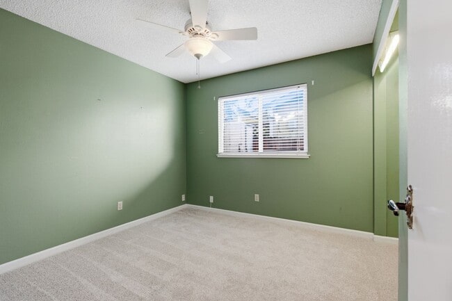 Building Photo - 7113 Mountainside Dr
