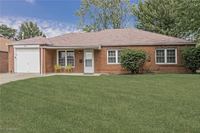 Primary Photo - 754 Hemlock Dr