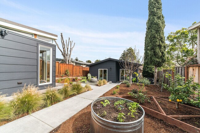 Building Photo - 3815 Coolidge Ave