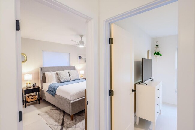 Building Photo - 3127 Sherwood Blvd