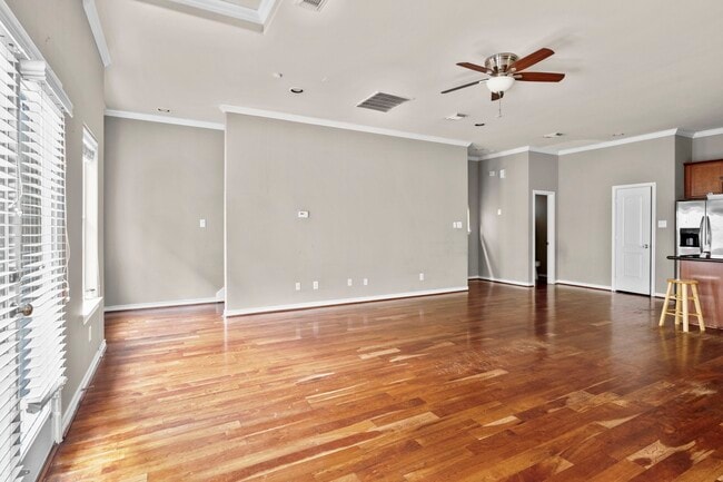 Building Photo - 5405 Kansas St