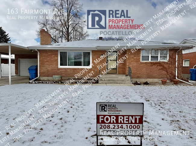 Primary Photo - 3 bed 2 bath house - 1 car garage - PET FR...