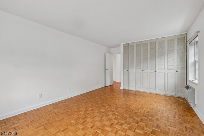 Building Photo - 135 S Maple Ave