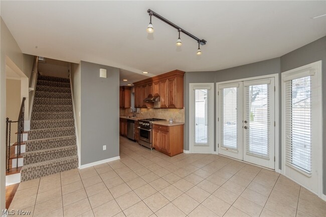 Building Photo - 23915 Glenhill Dr