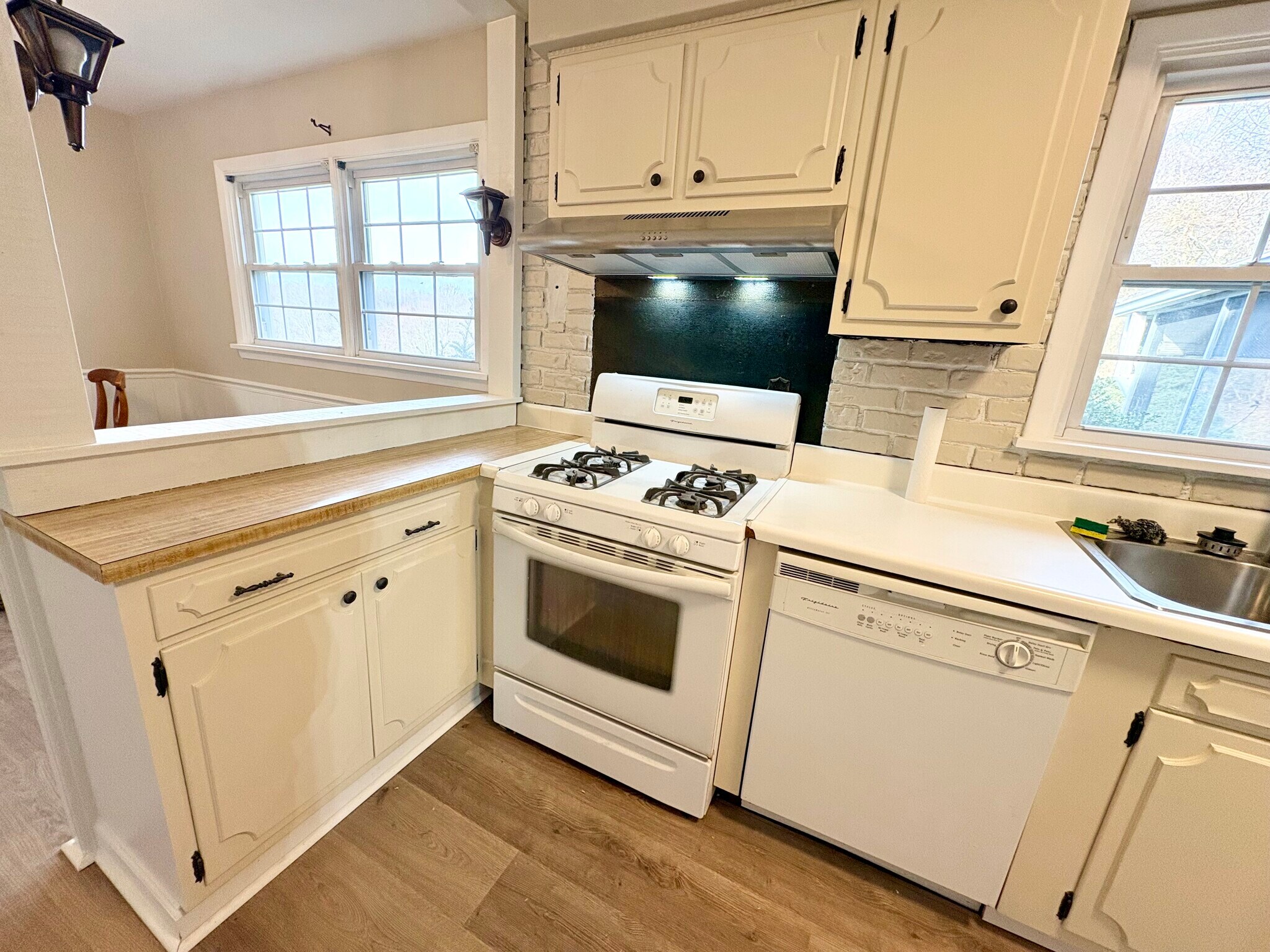 Kitchen - 1315 Book Ave