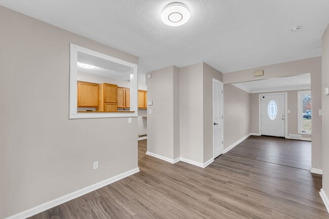 Building Photo - 6775 Middlebrook Blvd