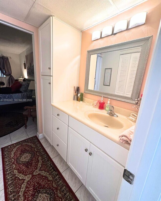 Building Photo - 7787 Golf Cir Dr