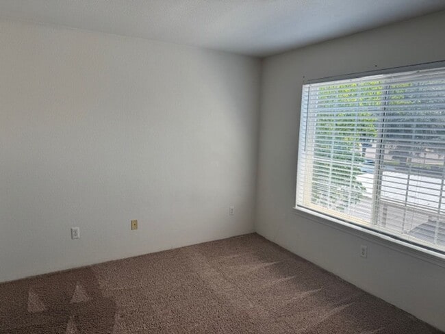 Building Photo - 3044 Sheraton Ct