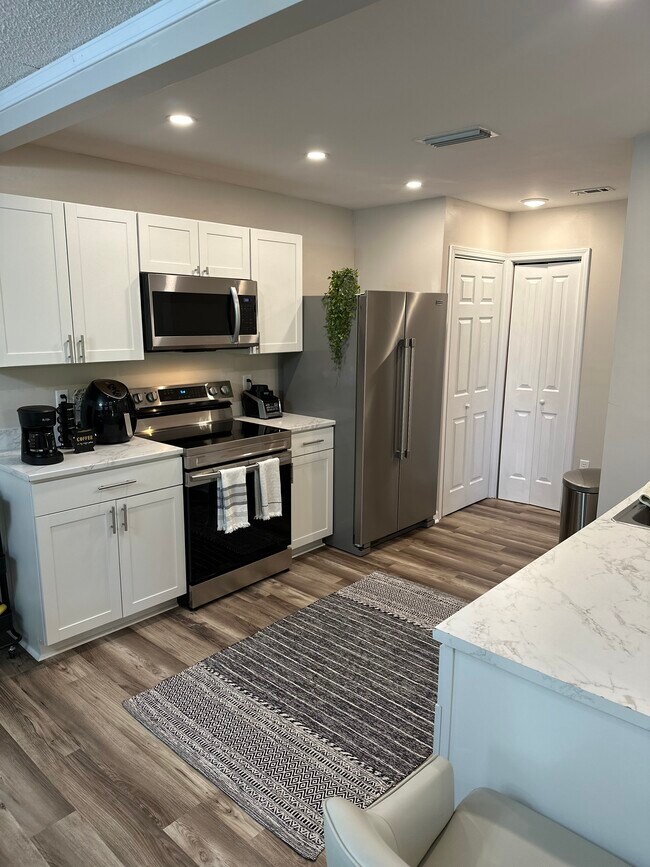 Kitchen - 208 Twin Lakes Ln