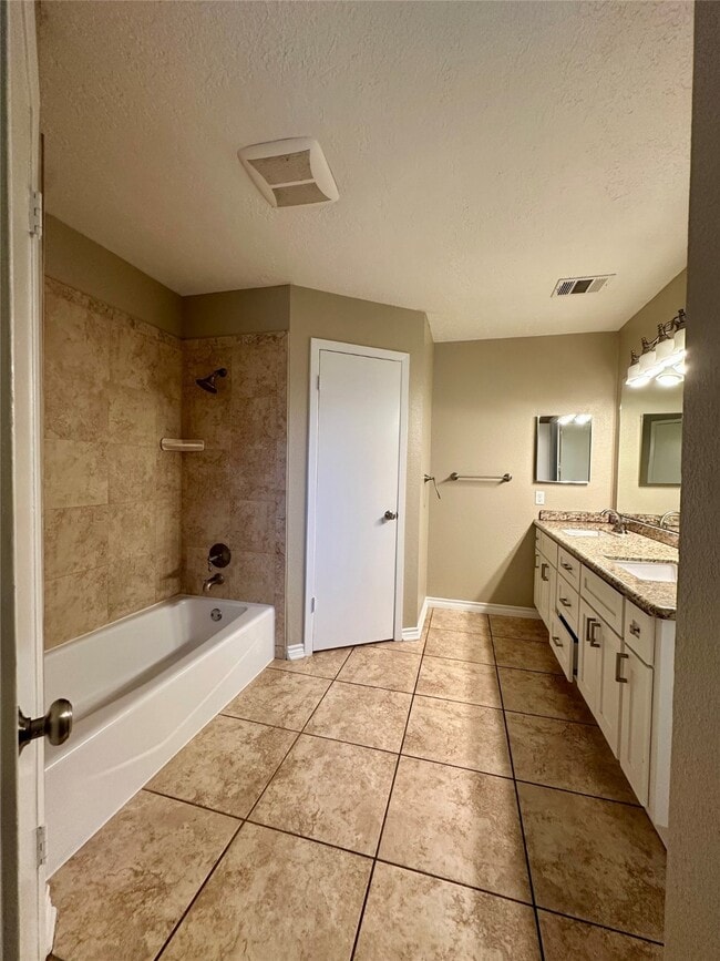 Building Photo - 1111 E Brompton Dr